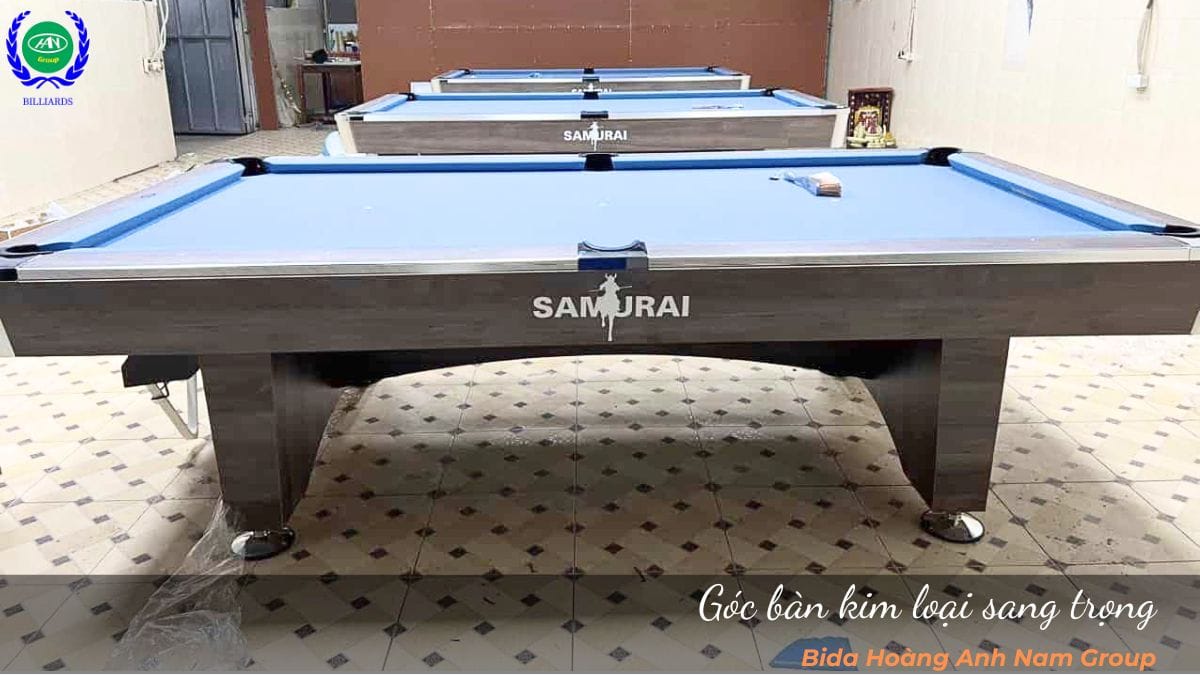 Góc bàn kim loại sang trọng