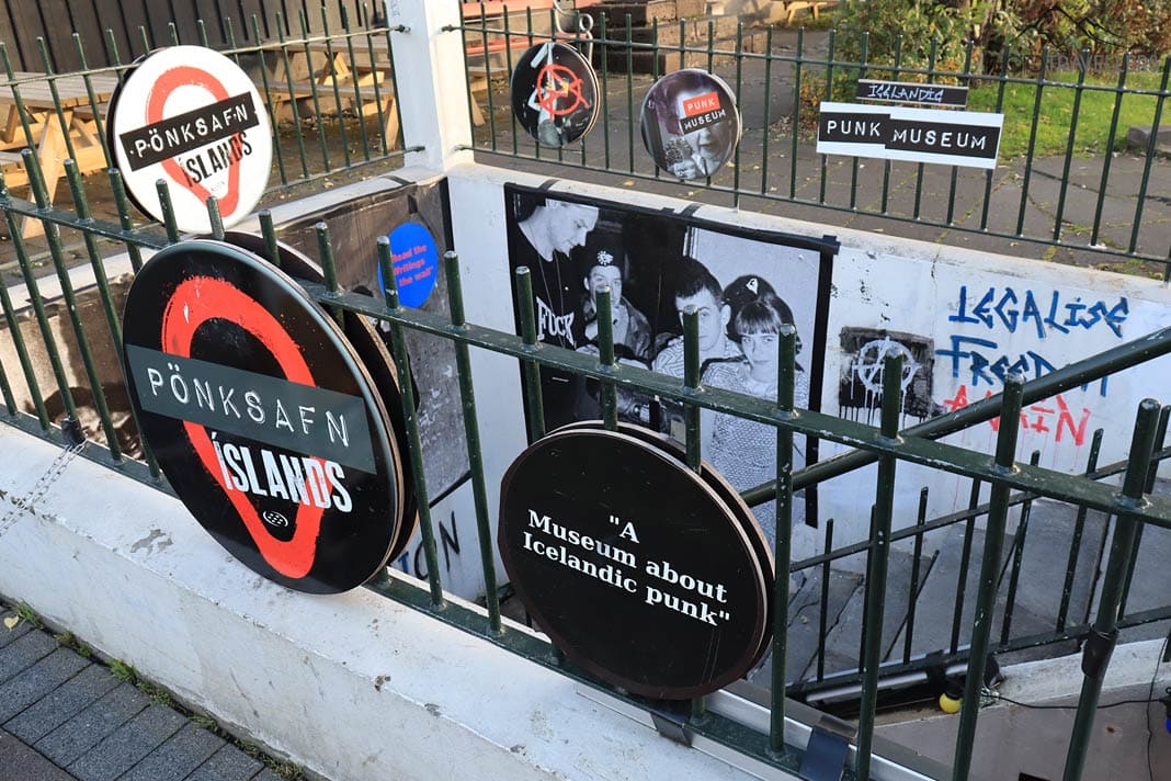 Der Eingang zum Punk-Museum in Reykjavík