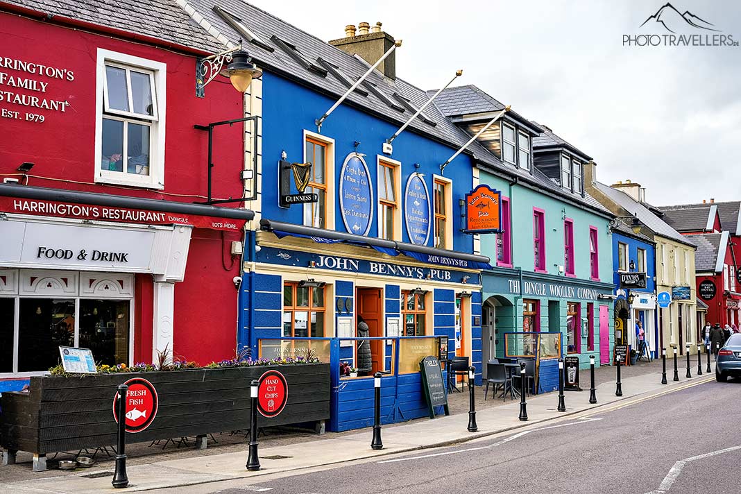 Bunte Häuser in dem Ort Dingle in Irland