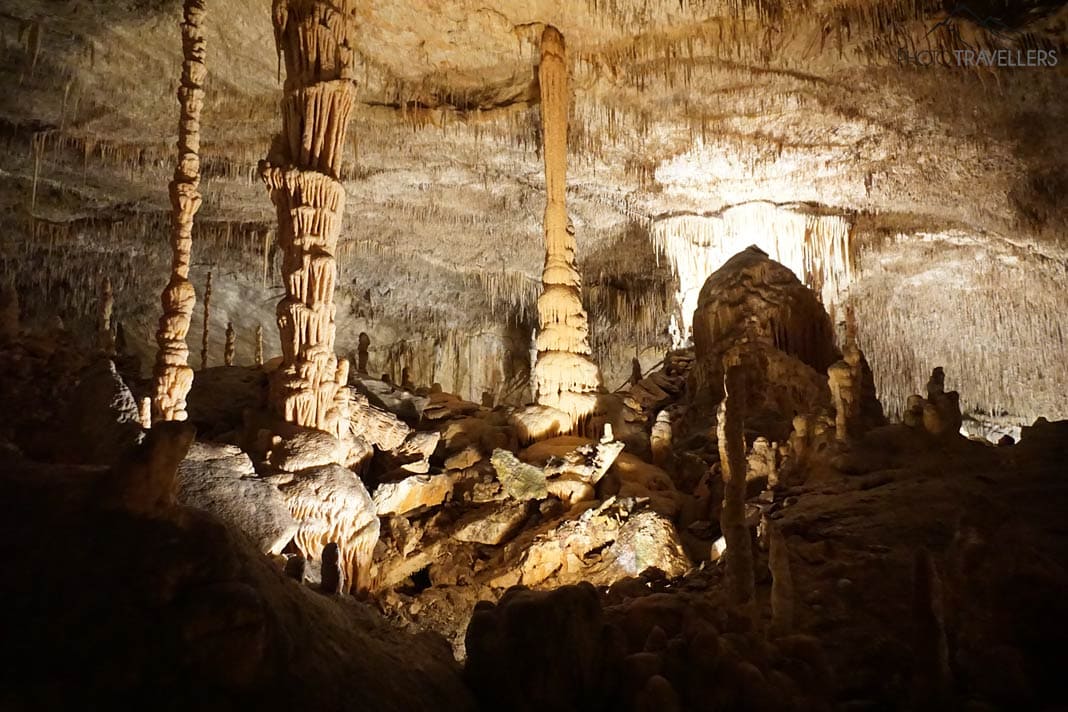 Tropfsteine in der Drachenhöhle Coves del Drac auf Mallorca