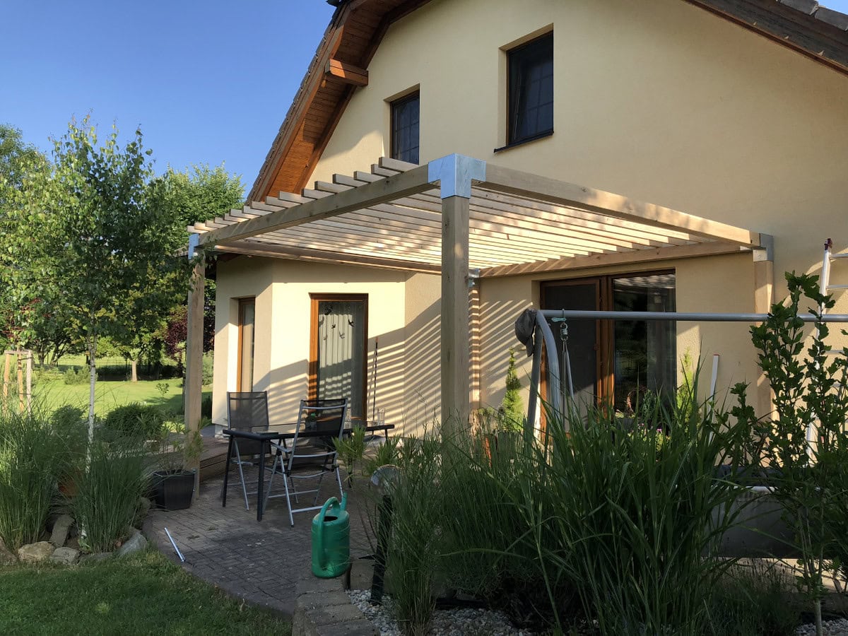 Stavba dubové pergoly - hodinový manžel