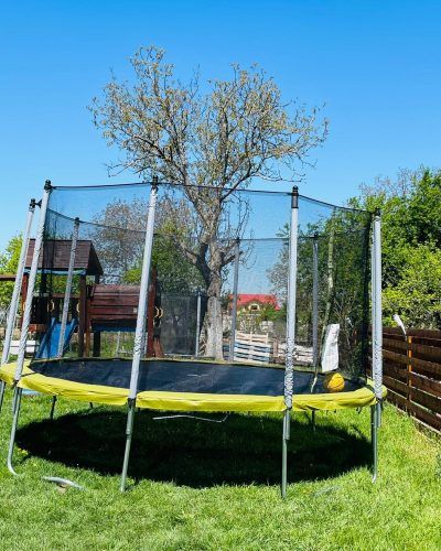 Tabara de joaca trambulina Locuri de Petreceri in Aer Liber pentru Copii Bucuresti