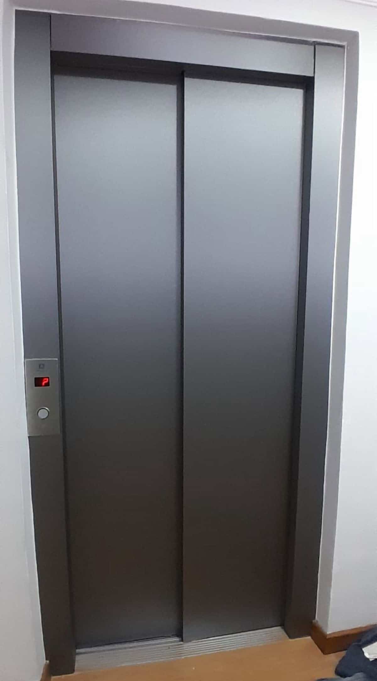 Envelopamento de Porta de Elevador com a Insulfilme Rio!