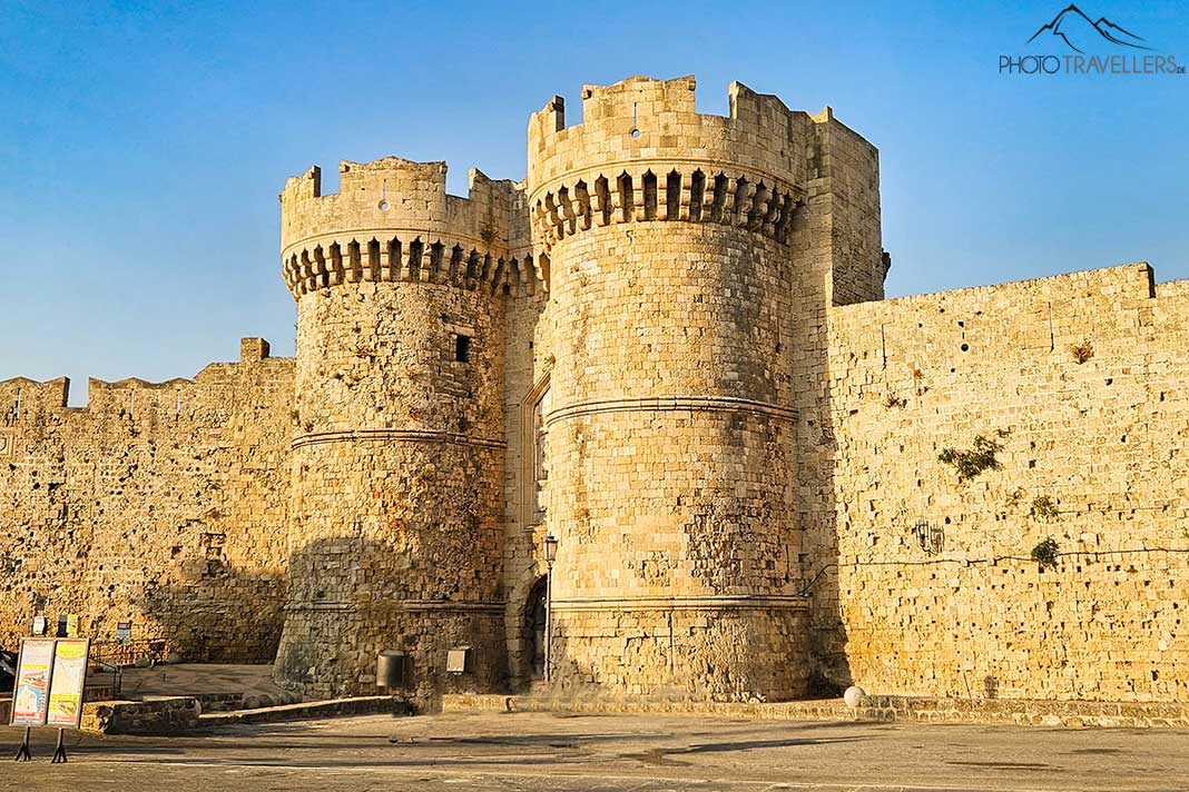 Das mächtige Marientor auf Rhodos