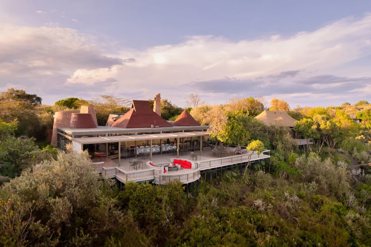 luxury african safari lodge