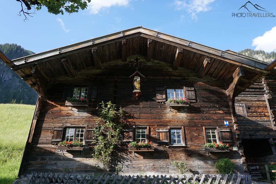 Ein historischen Bauernhaus des Bergbauerndorfs Gerstruben