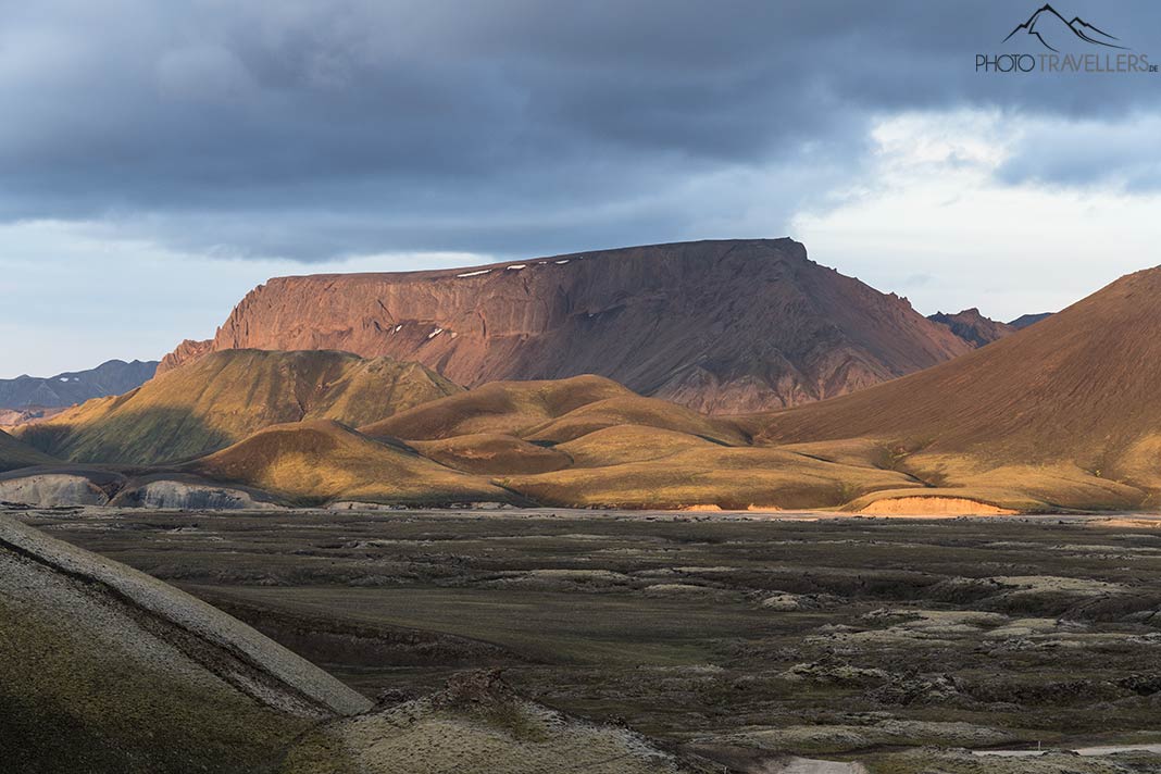 Die Landschaft bei Landmannalaugar im Abendlicht