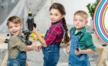 SĂPTĂMÂNA ASTA copii trei atelier scule gokid