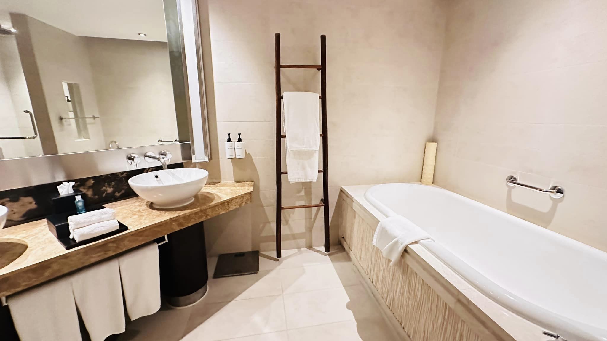 Comfortable Stay at InterContinental Hanoi Westlake 6 7 min 2