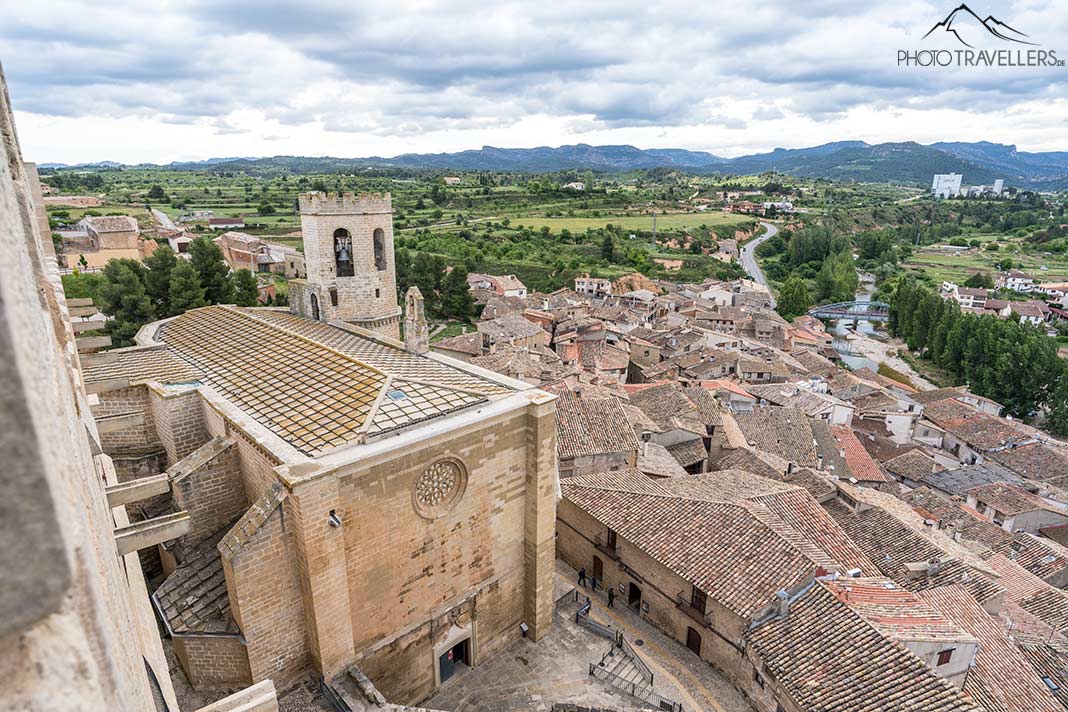 Der Blick von der Festung Castillo de Valderrobres über die Dächer des Ortes
