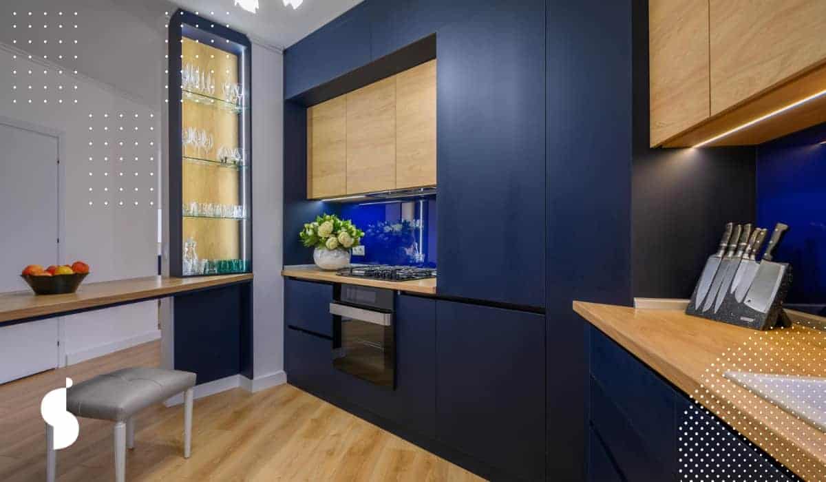 Menos cocinas blancas y grises, tonos más naturales y rompedores