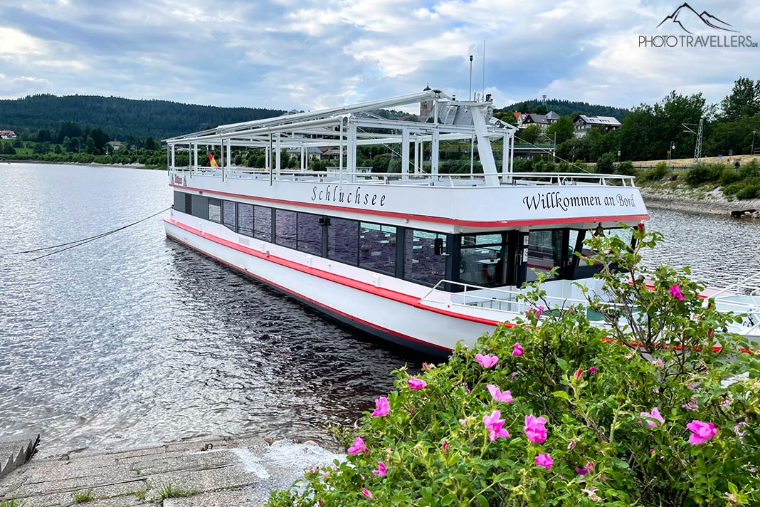 Ein Ausflugsdampfer auf dem Schluchsee