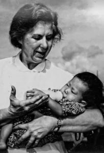 Mary Geraldine Hatt ph9232 Mother breastfeeding a young child outdoors, historic black and white photo, Navy Pier setting, Second World War era.