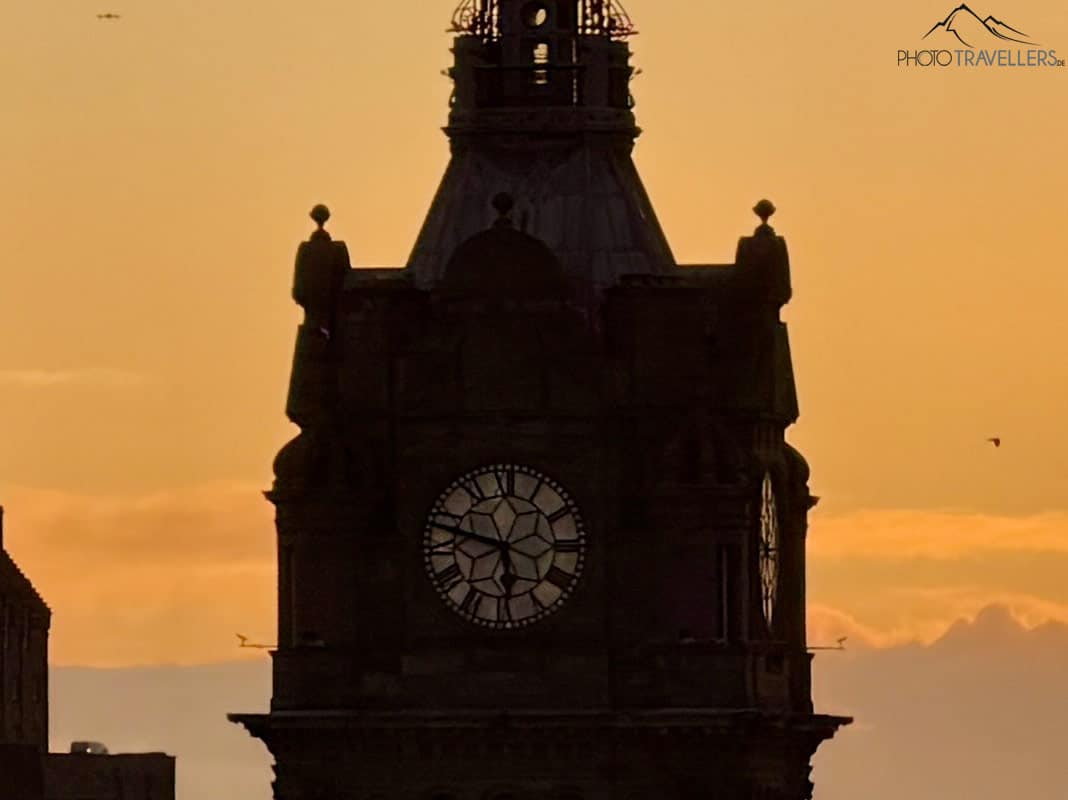 Der Blick vom Calton Hill über Edinburgh am Abend (100-Prozent-Ausschnitt)