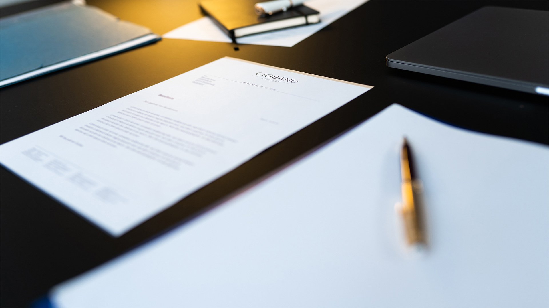 Alles Wichtige zur eingetragenen GbR (eGbR): Von der Eintragung über Haftung und Vorteile bis hin zum Vergleich mit der GmbH und Anwendungsbeispielen.