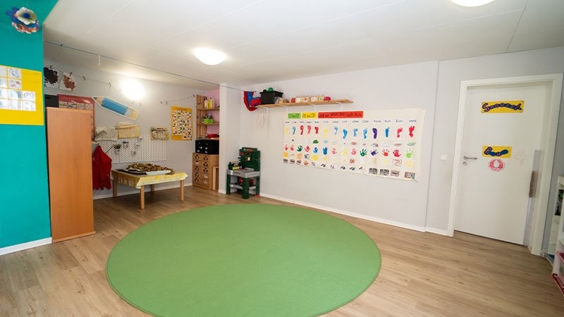 Dieses Bild zeigt einen Raum des Kindergartens von innen