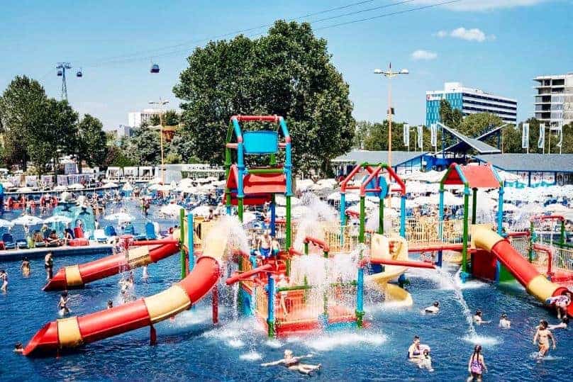 parcuri acvatice litoral aqua magic mamaia loc de joaca