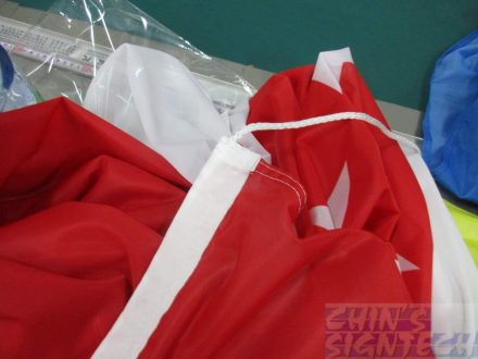 Flag with sleeves and ropes - Red