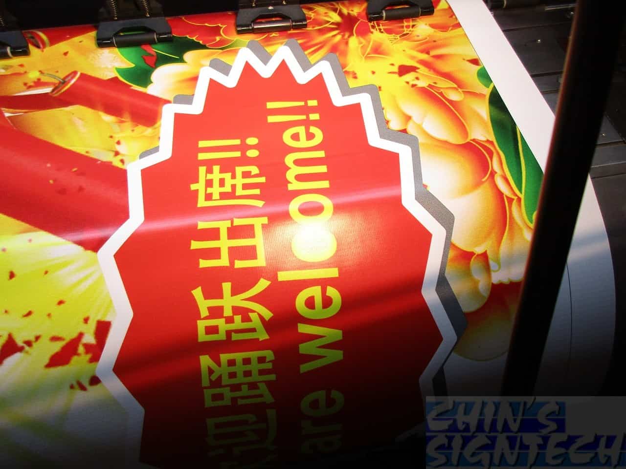 Reflection on PVC banner cause text missing