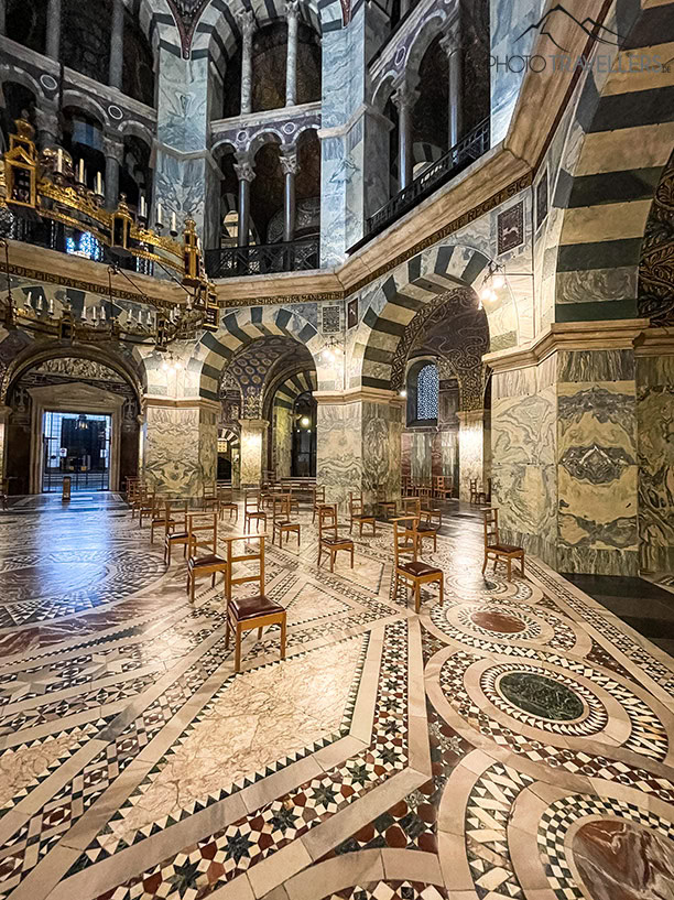 Der Aachener Dom von innen