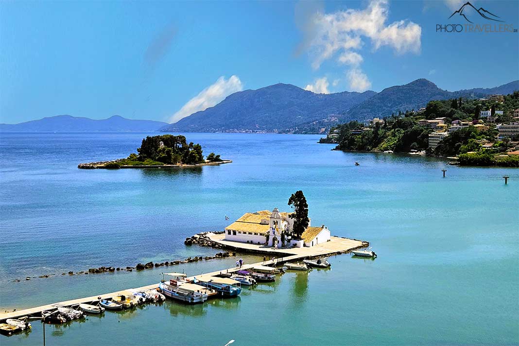 Blick von oben auf die vorgelagerte Mäuseinsel in Kerkyra