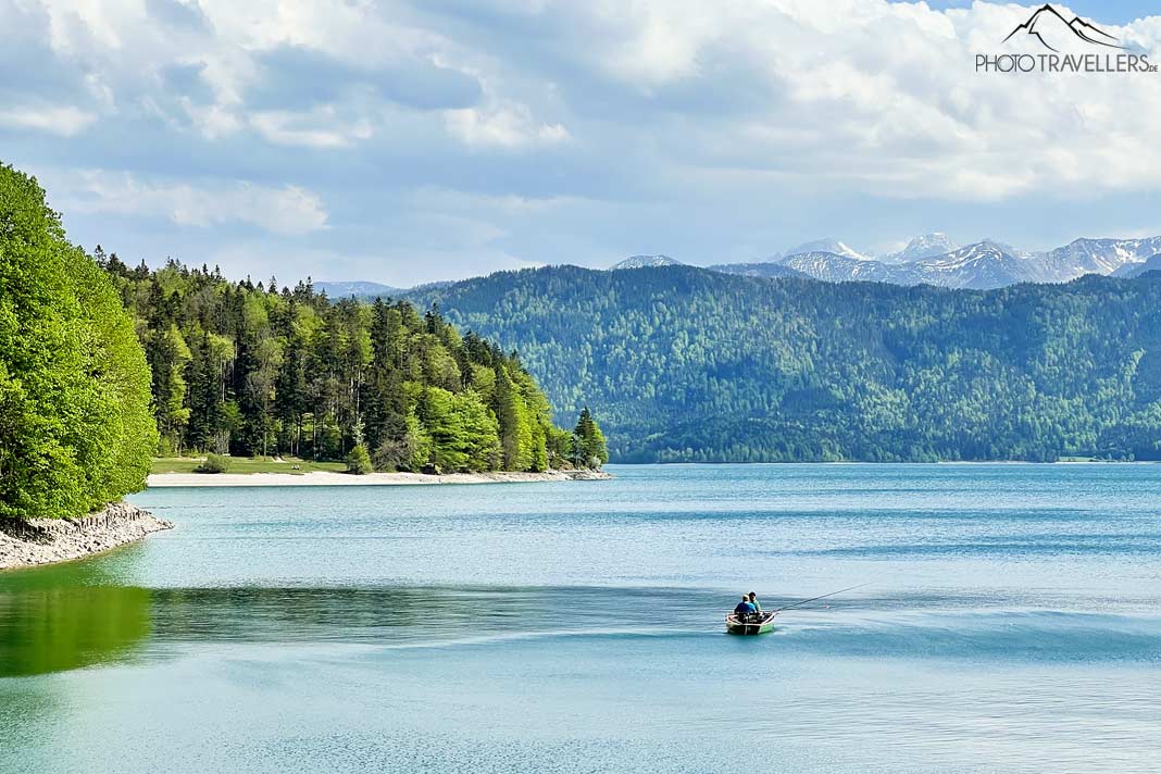 Ein Ruderboot auf dem Walchensee