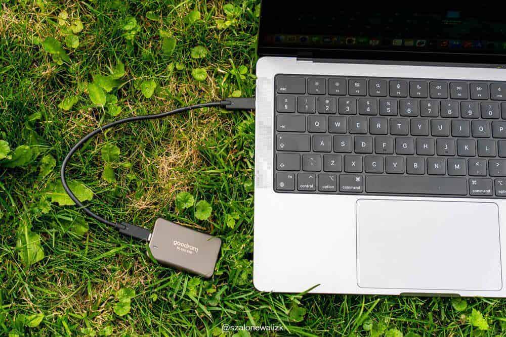 dysk przenośny na podróż