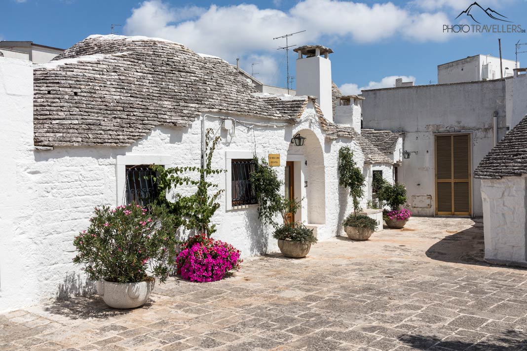 Ein weißes Trulli in Alberobello