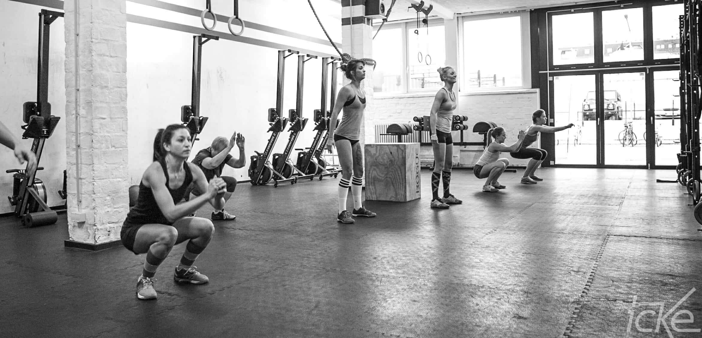 Air Squats Uebung richtig machen Air Squats Uebung richtig machen