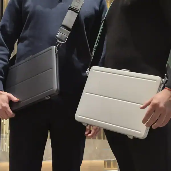 macbook-pro-14-stossfestes-case
