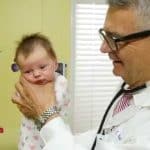 Cum Calmezi un Bebeluş care Plânge. Cu Dr. Robert Hamilton Cum Calmezi un Bebeluş care Plânge