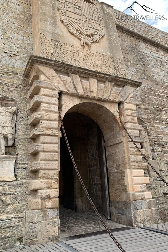 Das Portal de ses Taules in Ibiza Stadt, ein altes Tor mit Zugbrücke