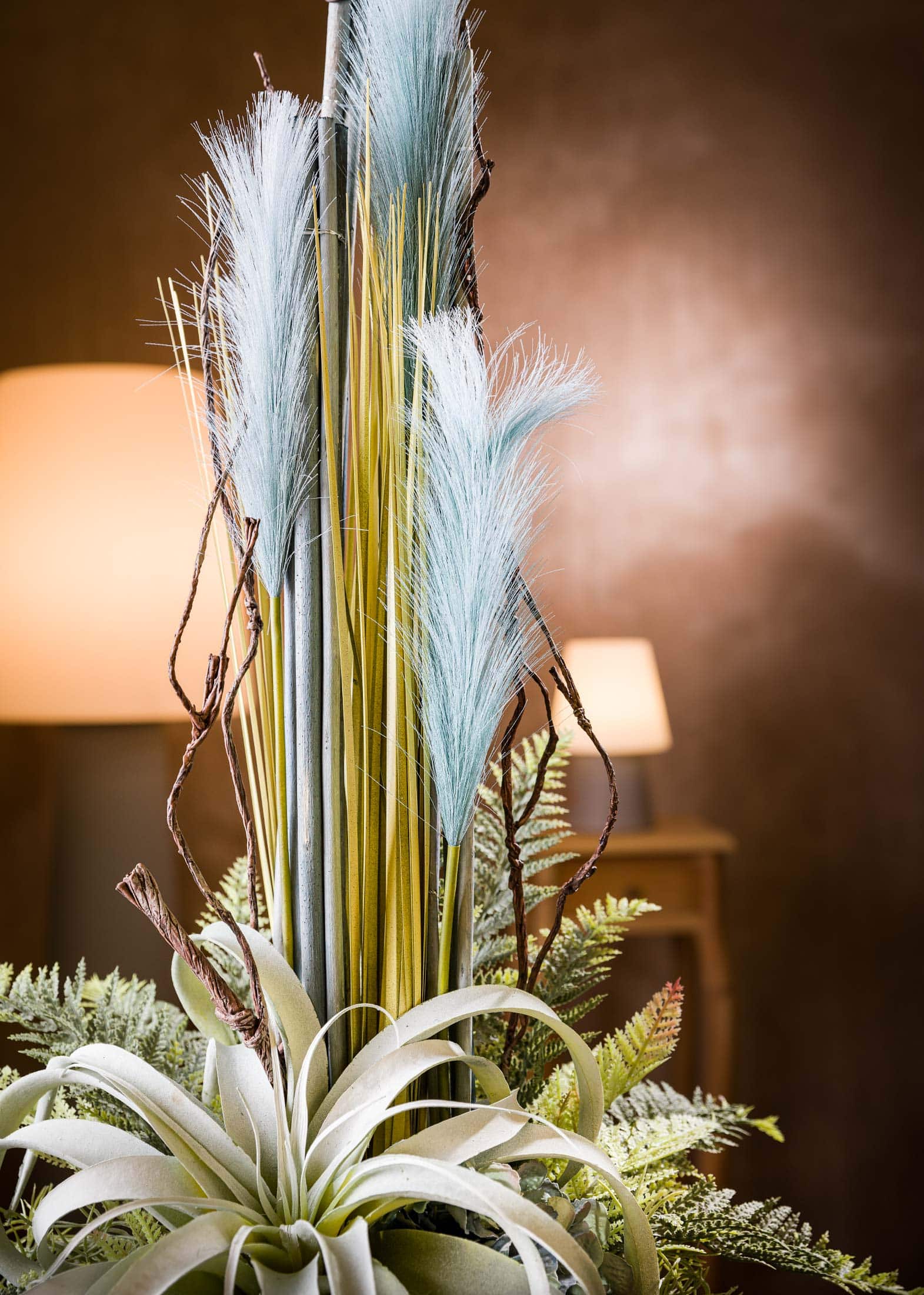 Composizioni-floreali-artificiali-moderne-dettaglio-fiori-pampas