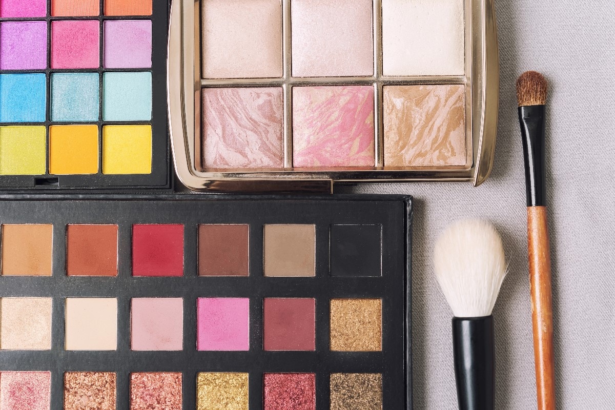 how to pack makeup for travel