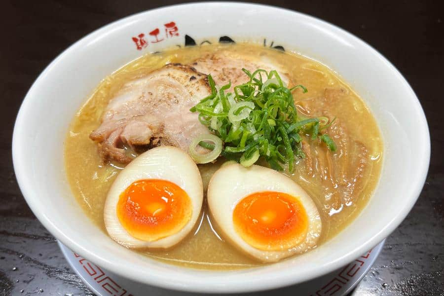 麺工房きわみや「味玉こってり らーめん」(税込970円) 麺工房きわみや「味玉こってり らーめん」(税込970円)