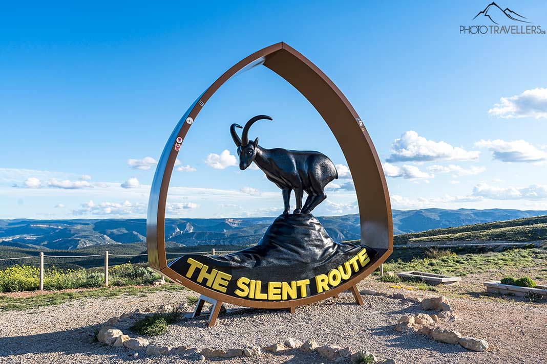 Die Statue der Bergziege auf der "Silent Route" in Aragonien