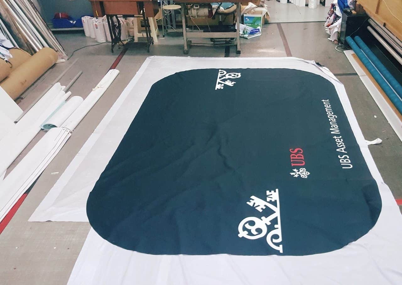 Table cloth printing with round corners