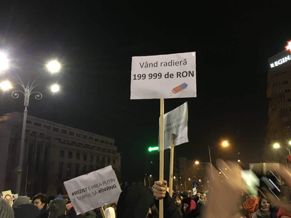 Glume Legate de Proteste