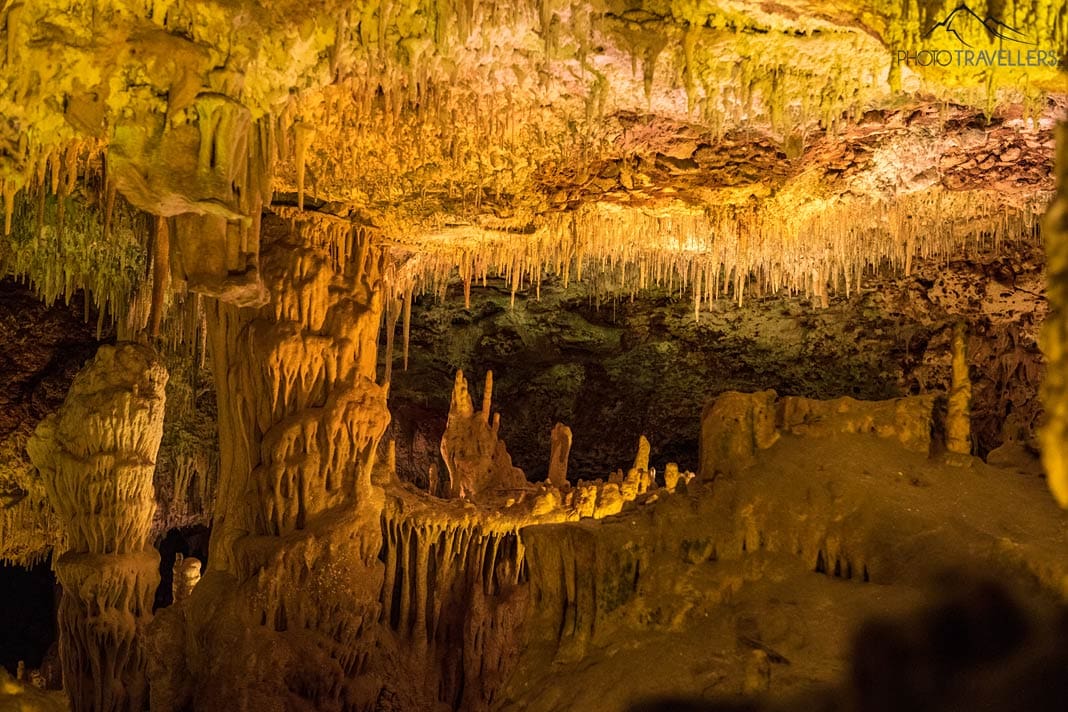 Tropfsteine in der Coves dels Hams auf Mallorca