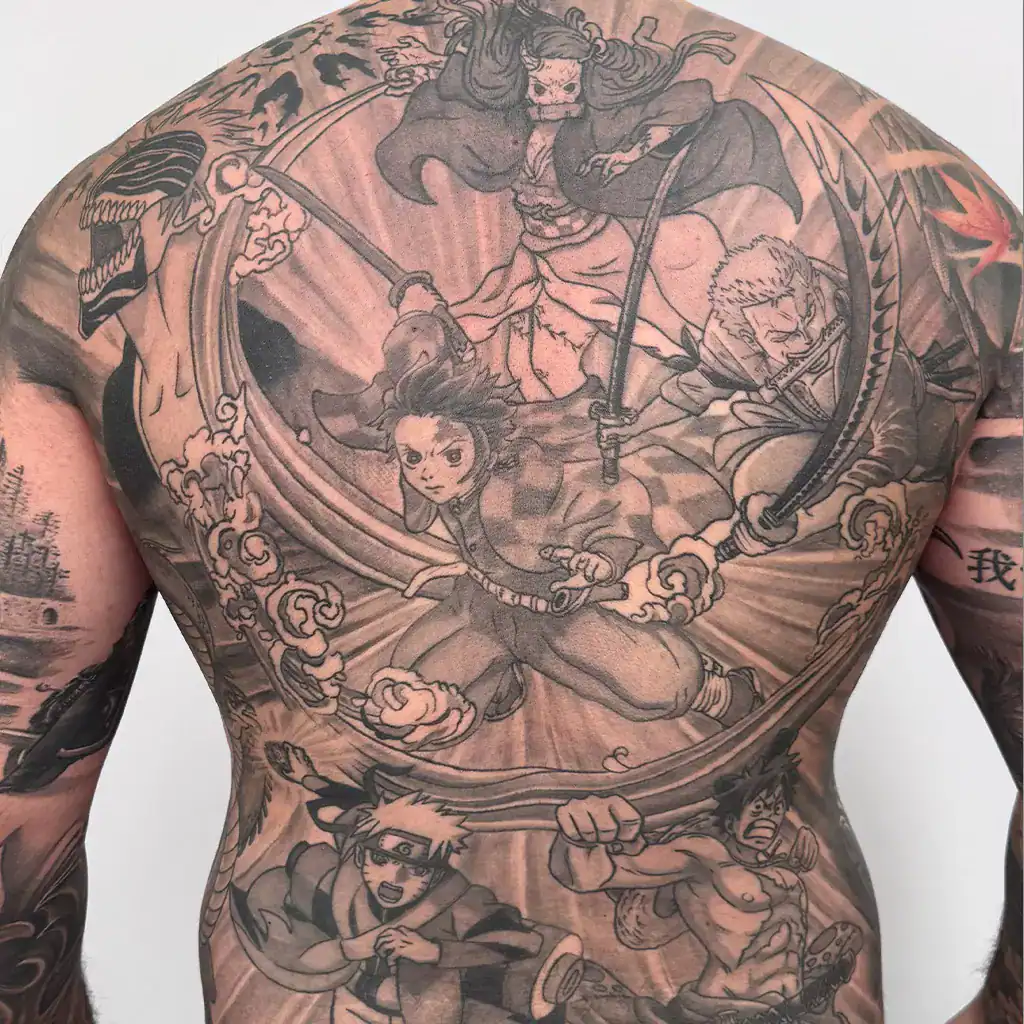 Perica Tätowierer Anime Rücken Tattoo mit vielen Charakteren - München