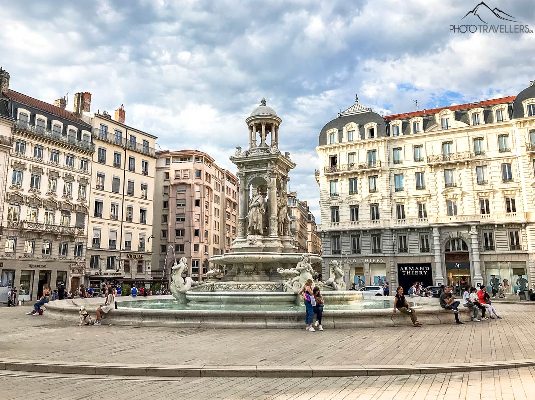 Blick auf den Place des Terreaux mit dem Bartholdi Brunnen