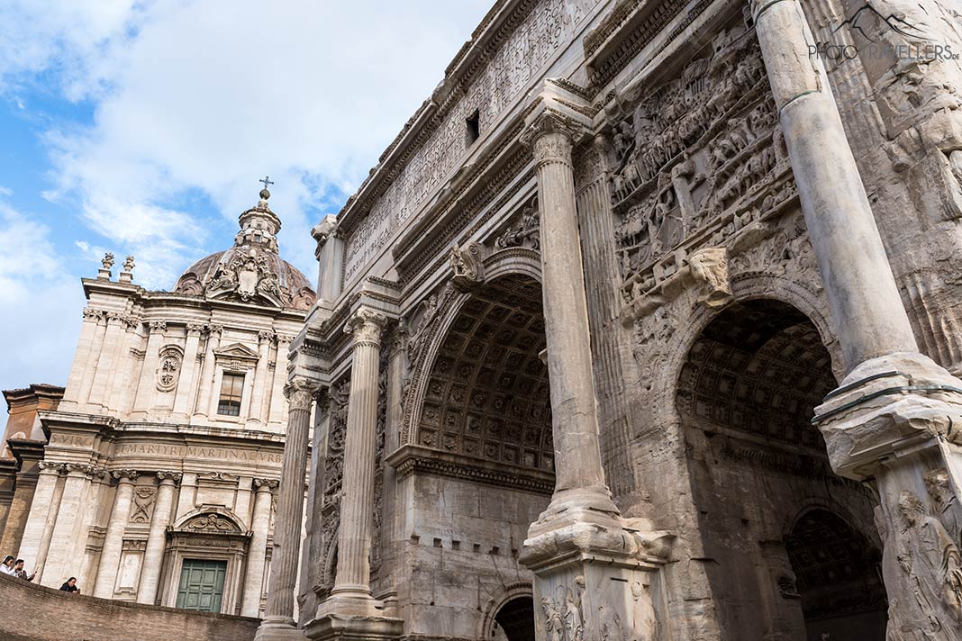 Der Septimius-Severus-Bogen auf dem Forum Romanum in Rom