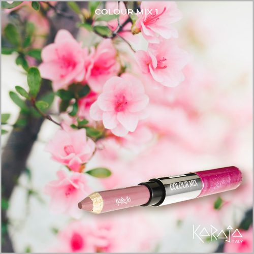 Karaja Colour Mix 1, een dubbelzijdig make-uppotlood in een roze tint met een bijpassende lipgloss, gepresenteerd tegen een achtergrond van bloeiende roze bloemen.