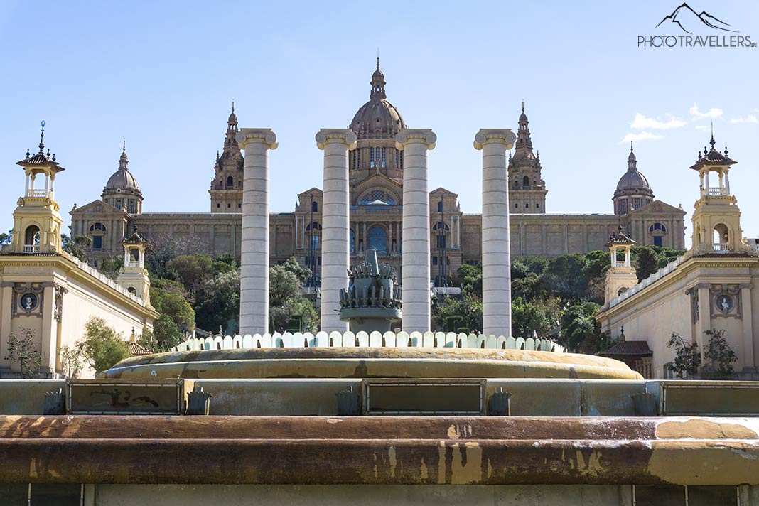 Der Brunnen Font Màgica vor dem Palau National in Barcelona
