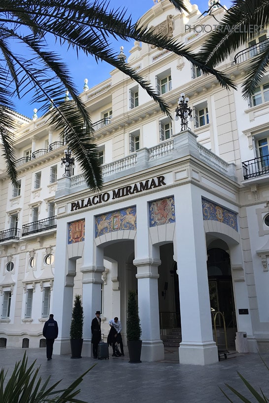Der Eingang des Gran Hotel Miramar in Málaga