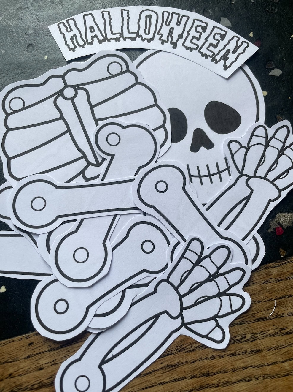 papier-skelett basteln mit der vorlage zum ausdrucken