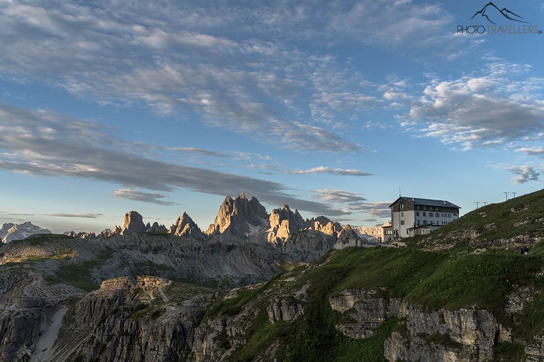 Blick auf die Auronzohütte am Morgen