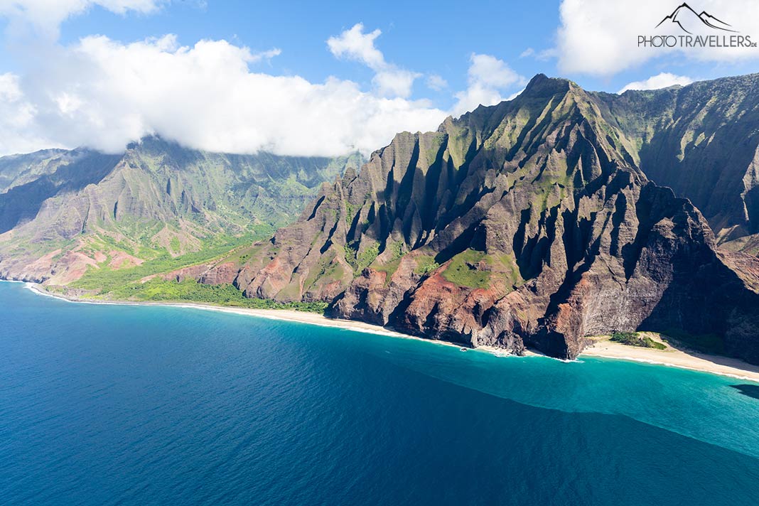 Die Nā Pali Coast auf Kauai aus der Luft