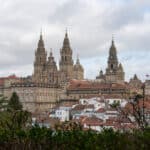 Reiseziele im Herbst, herbst - Santiago de Compostela Aussicht auf die Kathedrale Santiago de Compostela Sehenswürdigkeiten vom Alameda-Park
