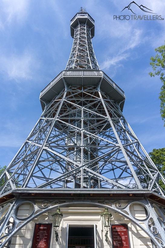 Der berühmte Aussichtsturm Petřín in Prag